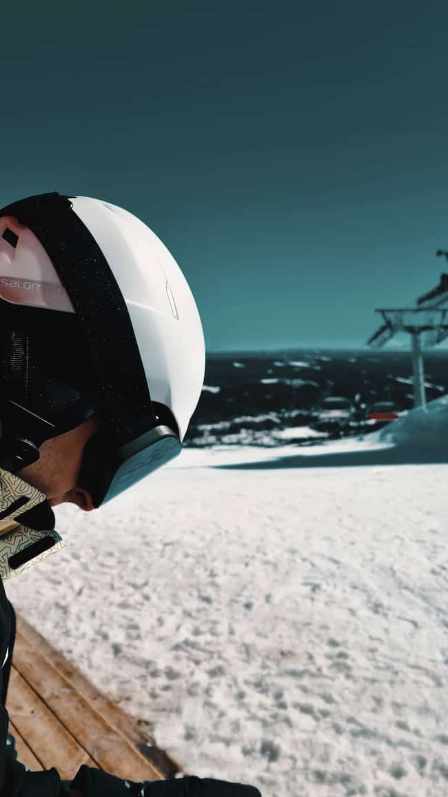 Harald snowboarding in Branäs April 2 2023