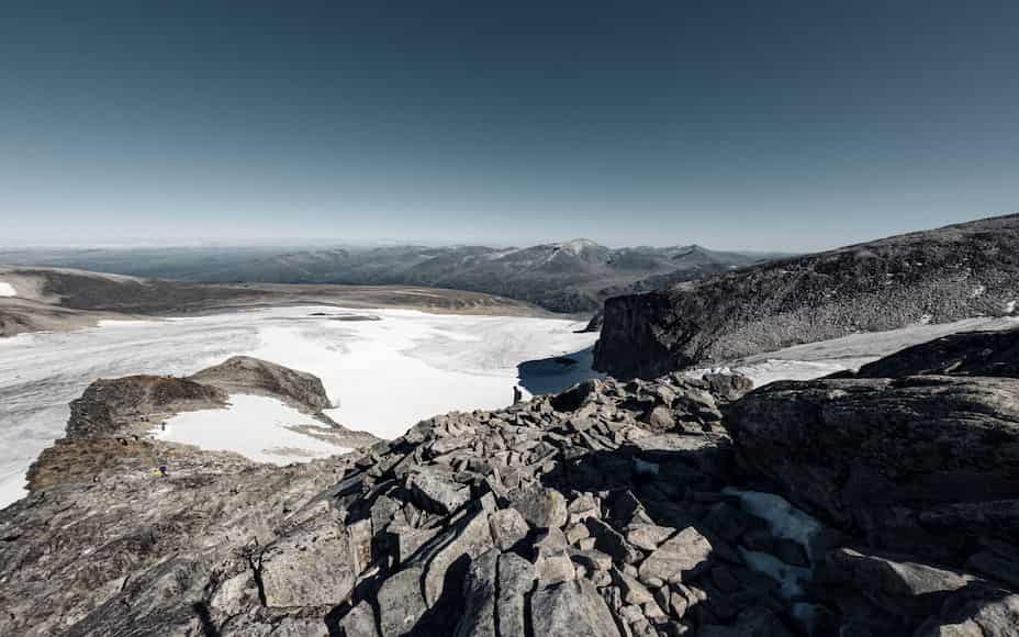 Trail to Galdhøpiggen top (wide view).